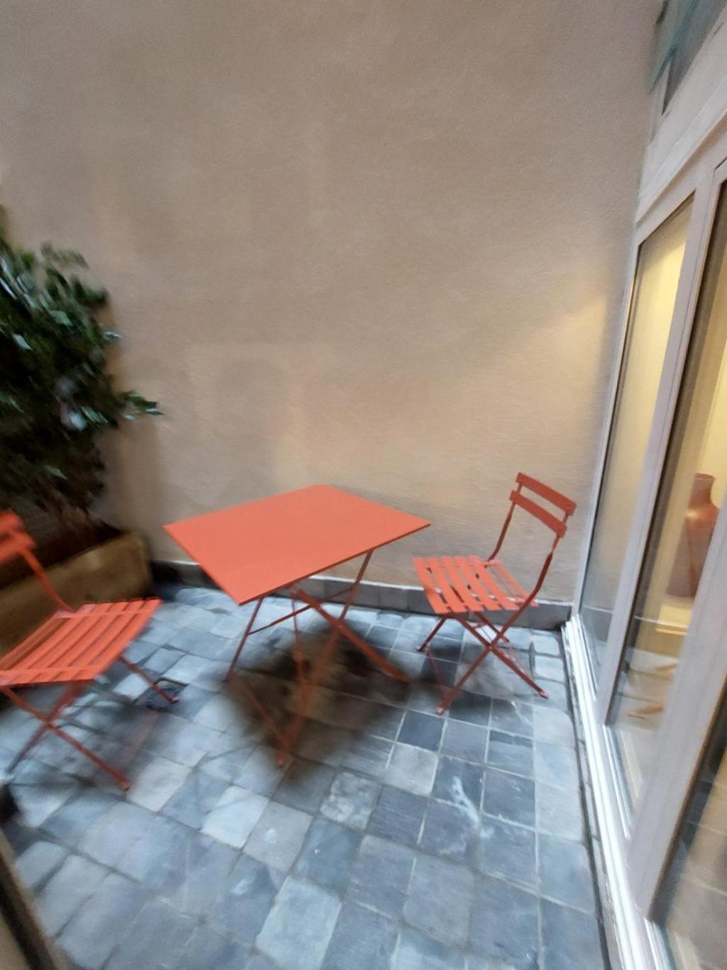 Apartment Centre - At